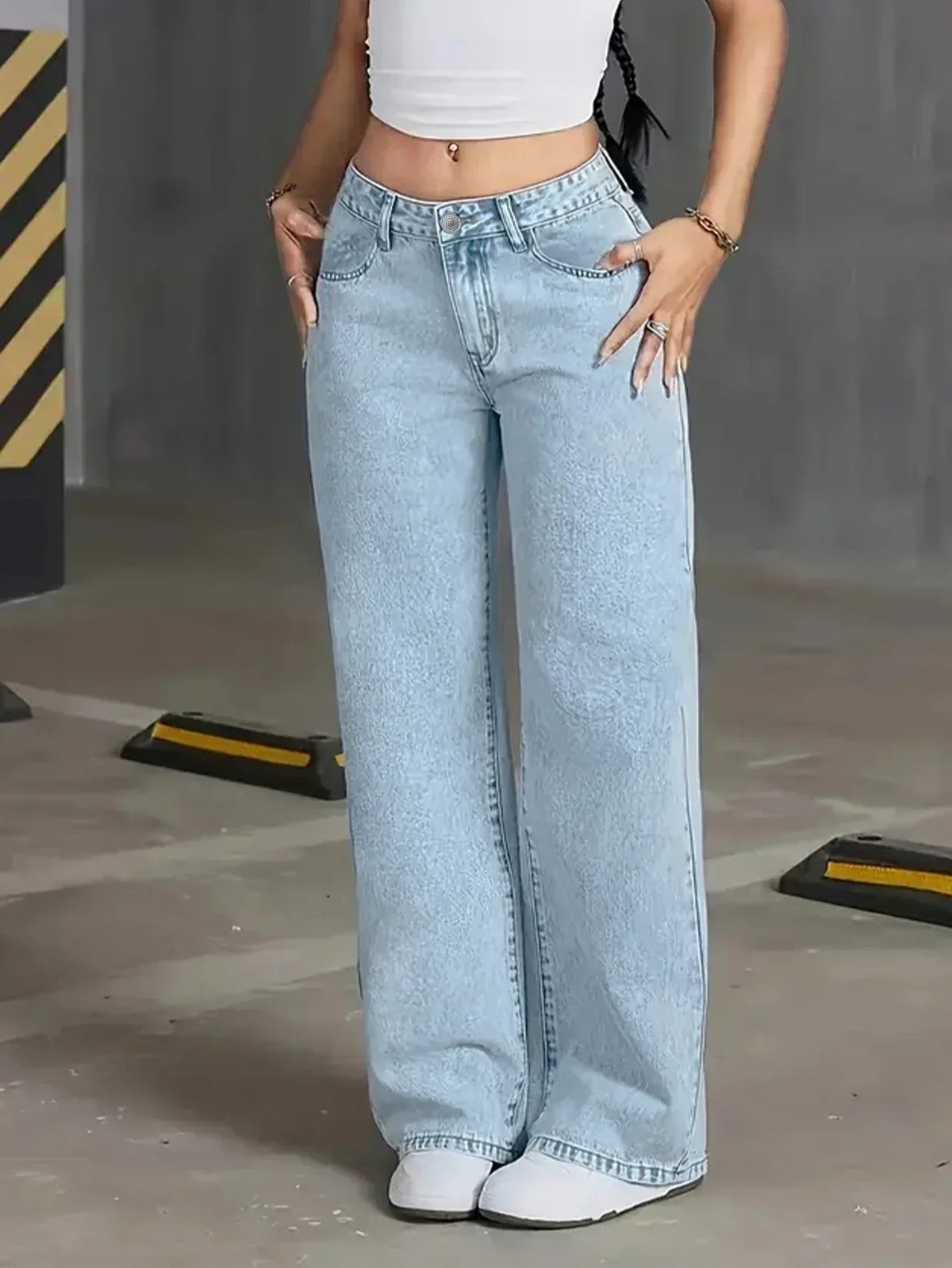 Women's Light Wash Wide-Leg Jeans