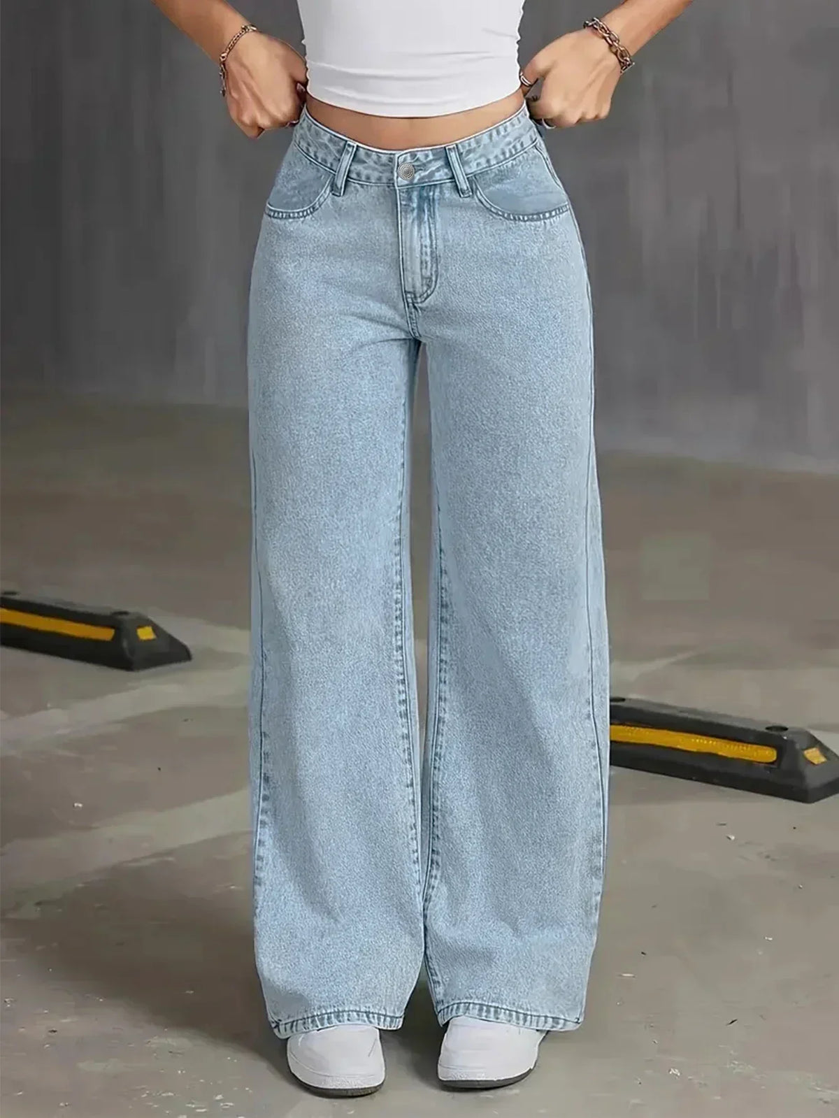 Women's Light Wash Wide-Leg Jeans