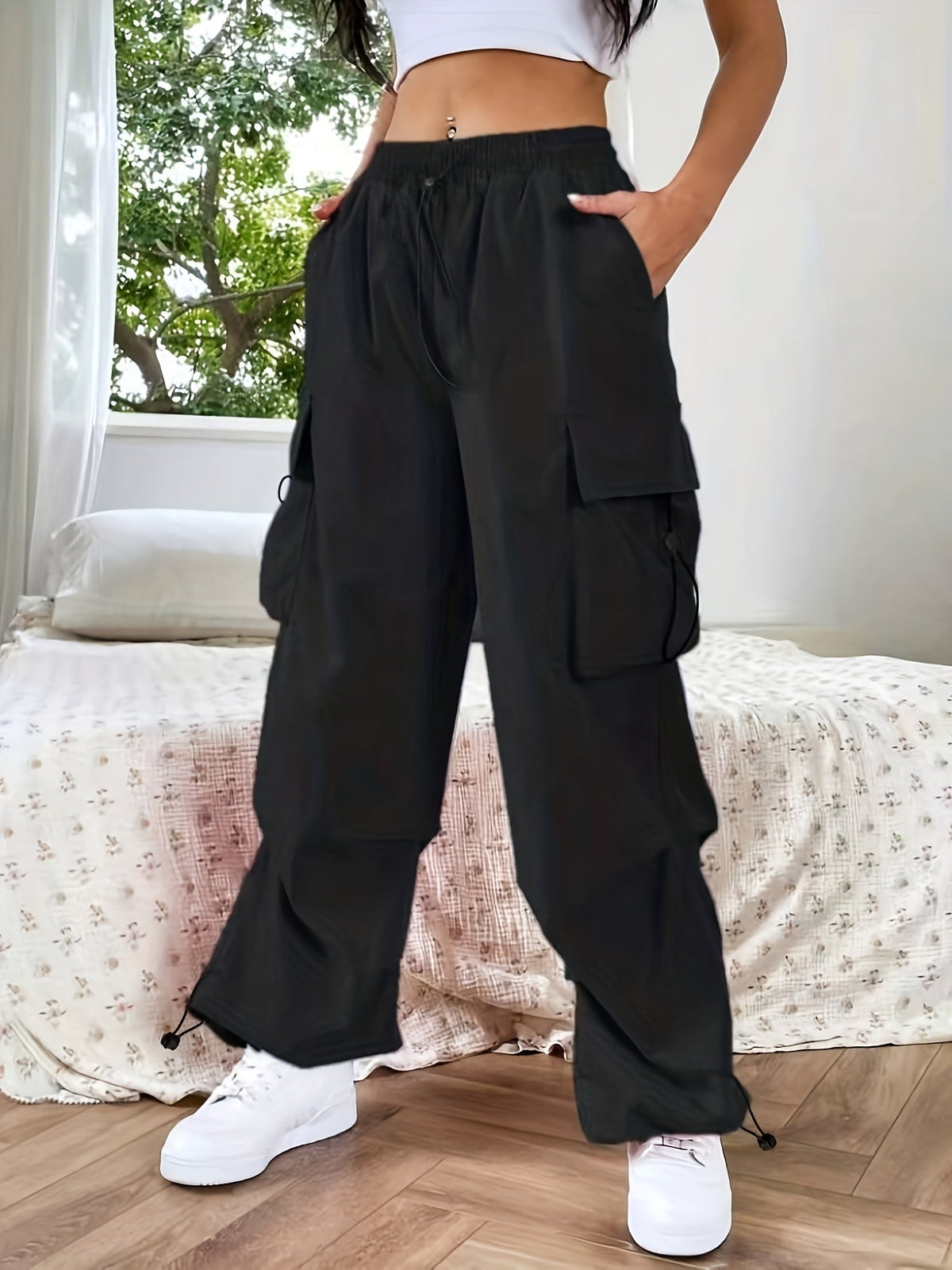 Women's Wide-Leg Cargo Trousers